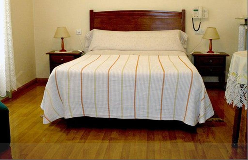 Hostal Delfina Μαδρίτη Δωμάτιο φωτογραφία