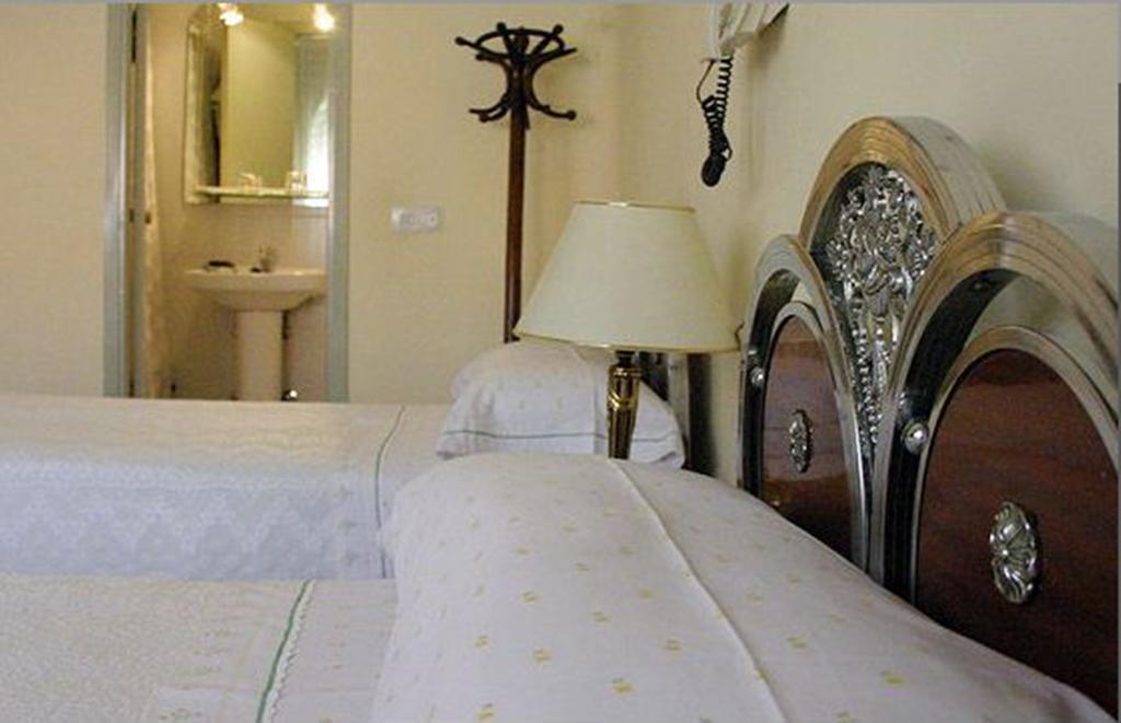 Hostal Delfina Μαδρίτη Δωμάτιο φωτογραφία